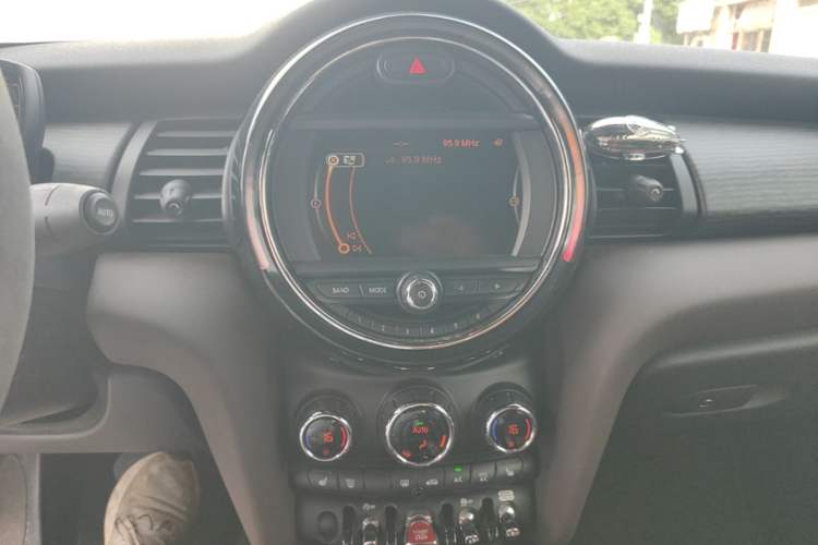 Used MINI 2017 1.5T COOPER CABRIO Freedom Edition Audio And AC Panel
