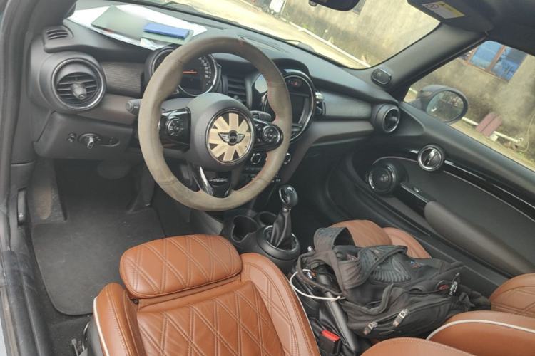 Used MINI 2017 1.5T COOPER CABRIO Freedom Edition Center Console