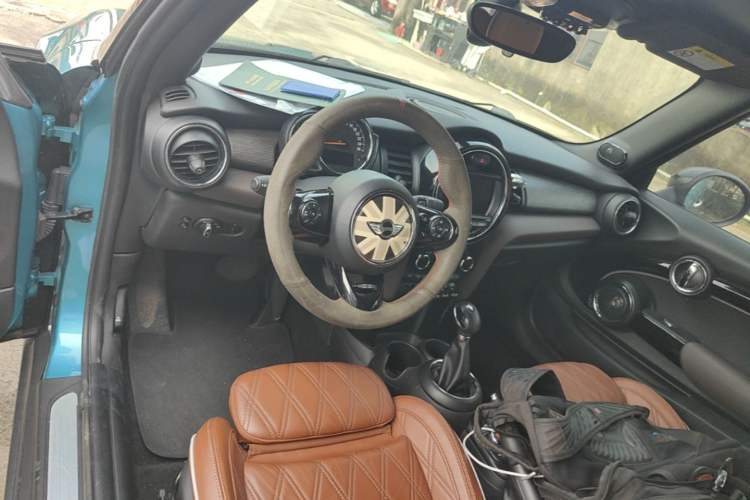 Used MINI 2017 1.5T COOPER CABRIO Freedom Edition Steering Wheel