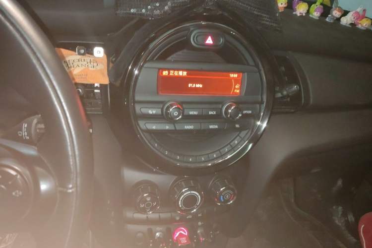 Used MINI 2017 1.5T COOPER Caribbean Blue Limited Edition Audio And AC Panel