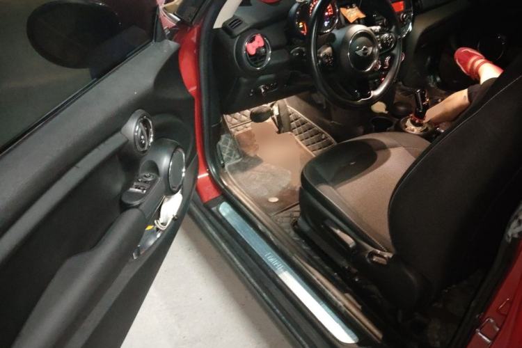 Used MINI 2017 1.5T COOPER Caribbean Blue Limited Edition Driver Seat