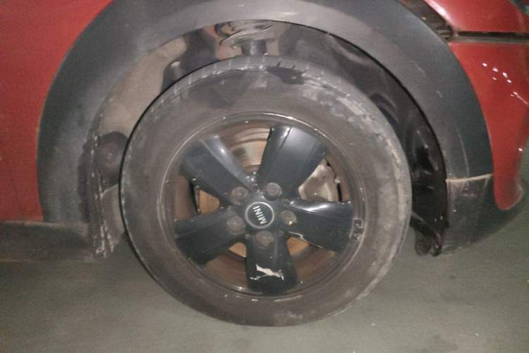 Used MINI  Right Front Wheel Hub