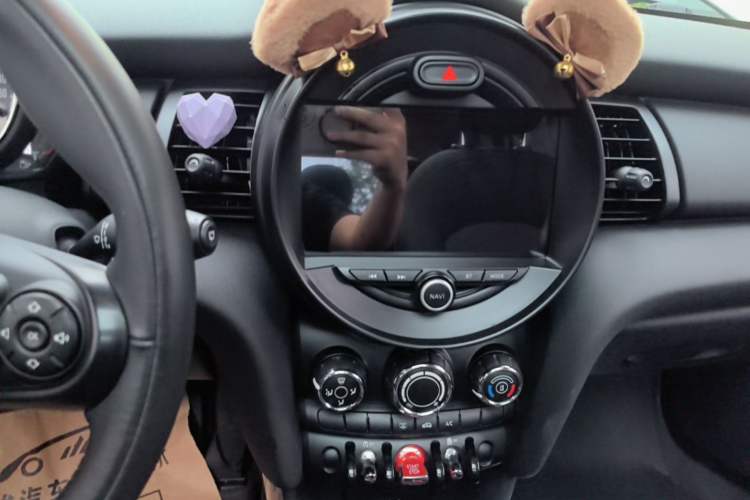 Used MINI 2017 1.5T COOPER Ice Blue Limited Edition Five-Door Version Audio And AC Panel