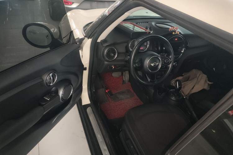 Used MINI 2017 1.5T COOPER Caribbean Blue Limited Edition Driver Seat
