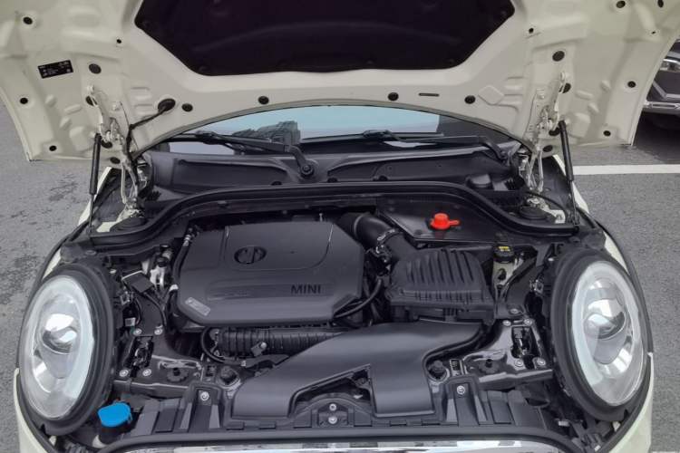 Used MINI 2017 1.5T COOPER Ice Blue Limited Edition Five-Door Version Engine Bay