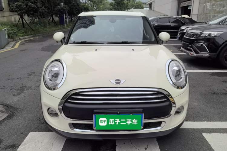 Used MINI 2017 1.5T COOPER Ice Blue Limited Edition Five-Door Version Front