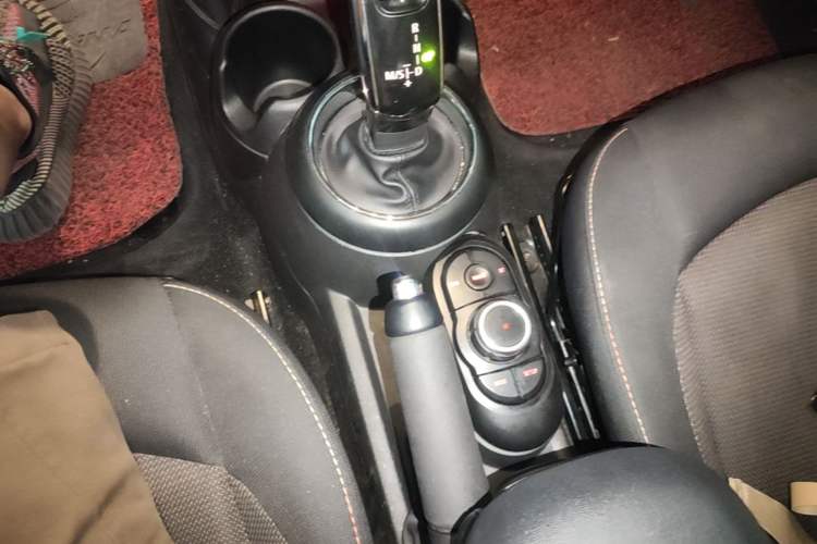 Used MINI 2017 1.5T COOPER Caribbean Blue Limited Edition Gear Lever