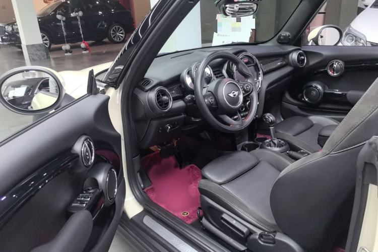 Used MINI 2017 2.0T COOPER S CABRIO Freedom Edition Interior 2