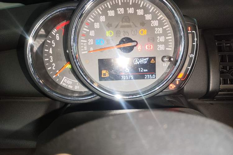 Used MINI 2017 1.5T COOPER Caribbean Blue Limited Edition Odometer Close Up