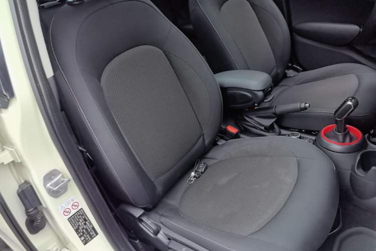 Used MINI 2017 1.5T COOPER Ice Blue Limited Edition Five-Door Version Right Front Seat