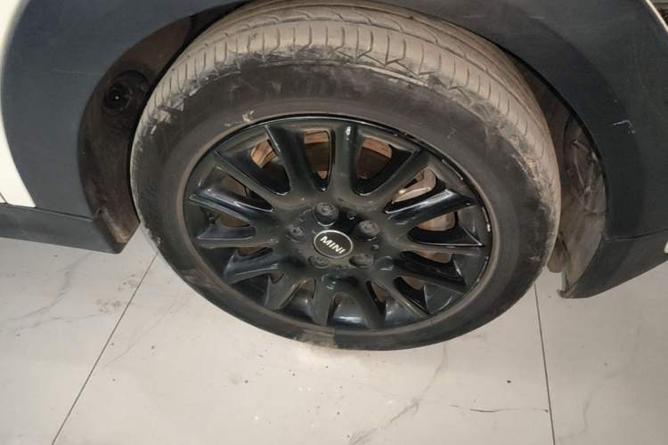 Used MINI 2017 1.5T COOPER Caribbean Blue Limited Edition Right Front Wheel Hub