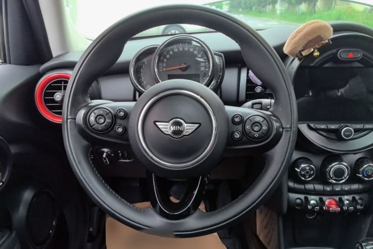 Used MINI 2017 1.5T COOPER Ice Blue Limited Edition Five-Door Version Steering Wheel