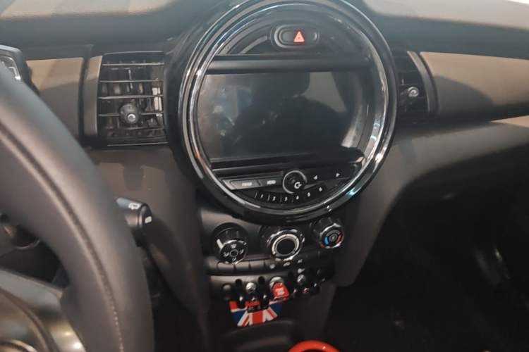 Used MINI 2017 1.5T COOPER Caribbean Blue Limited Edition Audio And AC Panel