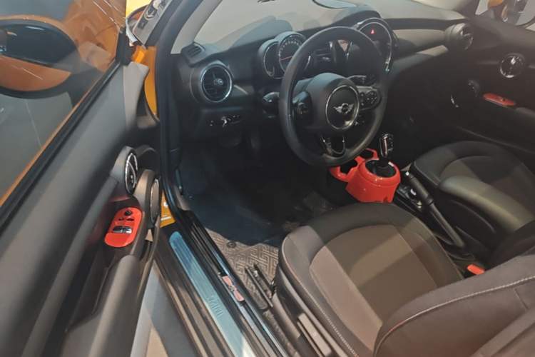 Used MINI 2017 1.5T COOPER Caribbean Blue Limited Edition Driver Seat