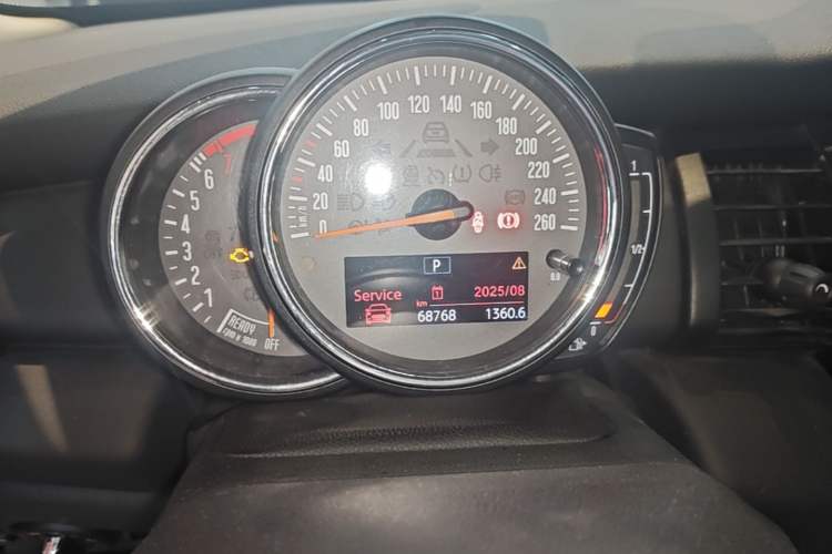 Used MINI 2017 1.5T COOPER Caribbean Blue Limited Edition Instrument Cluster
