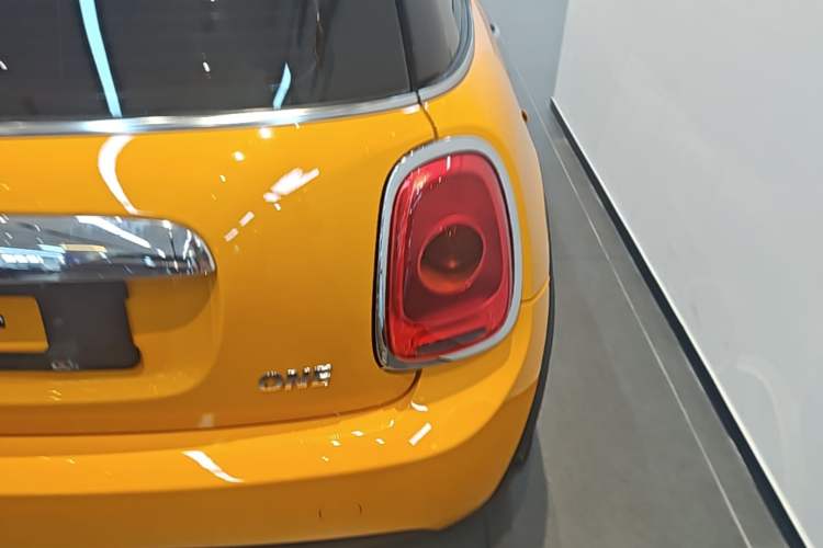 Used MINI 2017 1.5T COOPER Caribbean Blue Limited Edition Right Rear Taillight