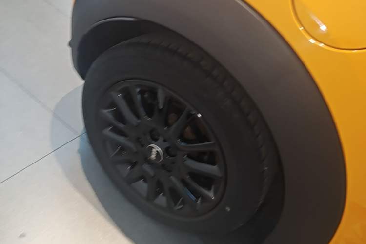 Used MINI 2017 1.5T COOPER Caribbean Blue Limited Edition Right Rear Wheel Hub