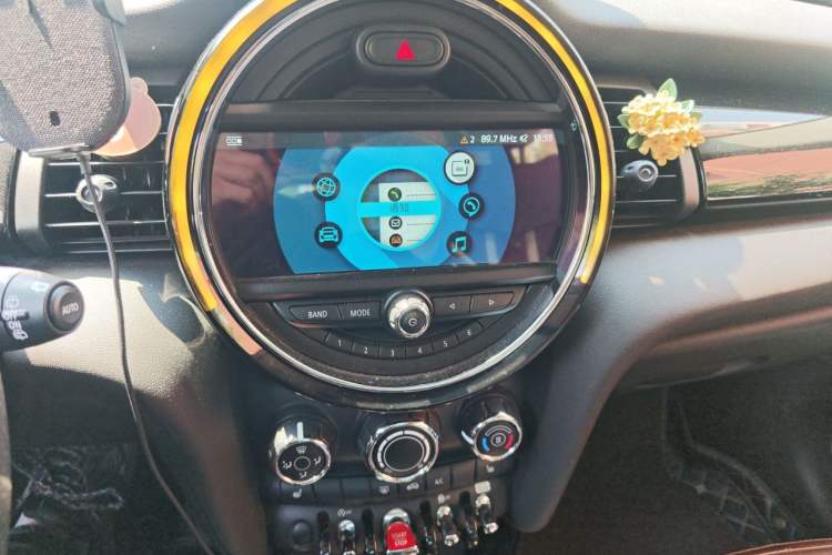Used MINI 2018 1.5T COOPER Classic Edition Five-Door Version Audio And AC Panel