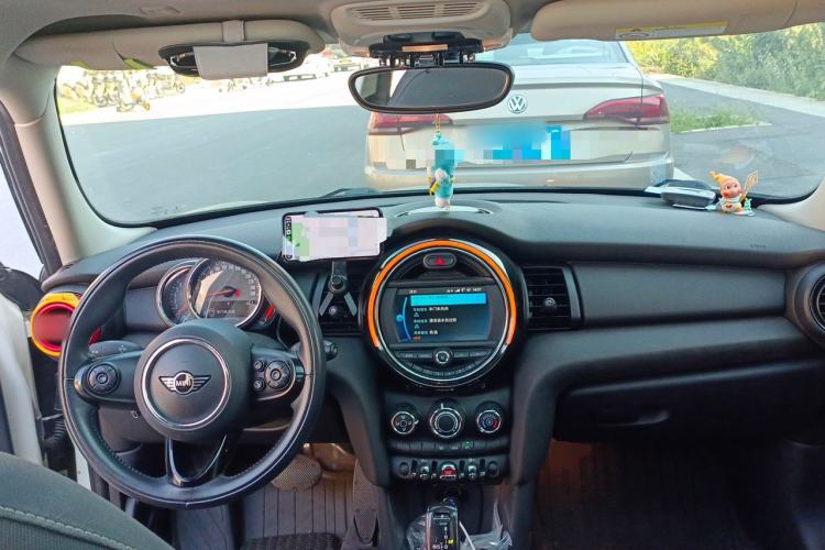 Used MINI 2018 1.5T ONE Five-Door Edition Center Console