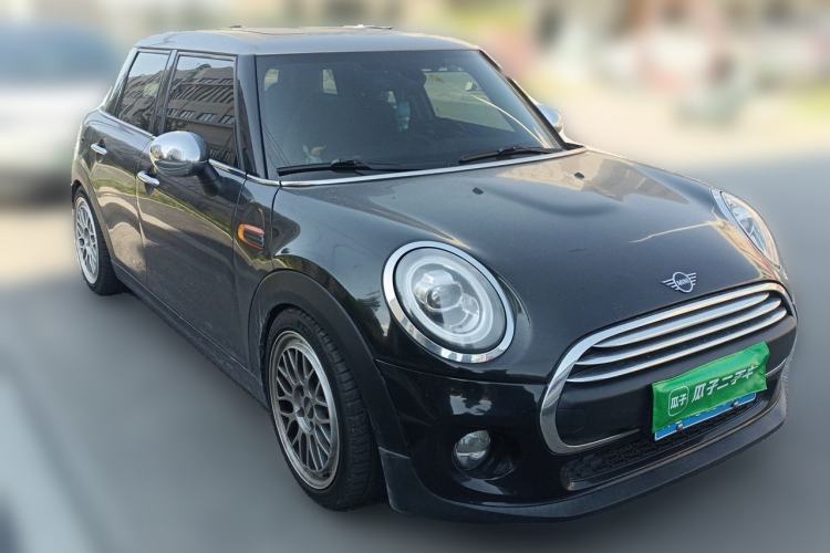 Used MINI 2018 1.5T ONE Five-Door Edition Front Right 45 Deg
