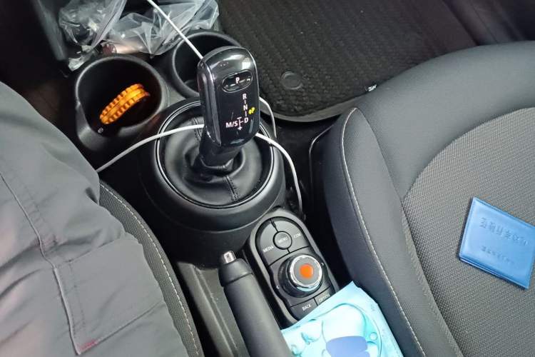 Used MINI 2018 1.5T ONE Five-Door Edition Gear Lever