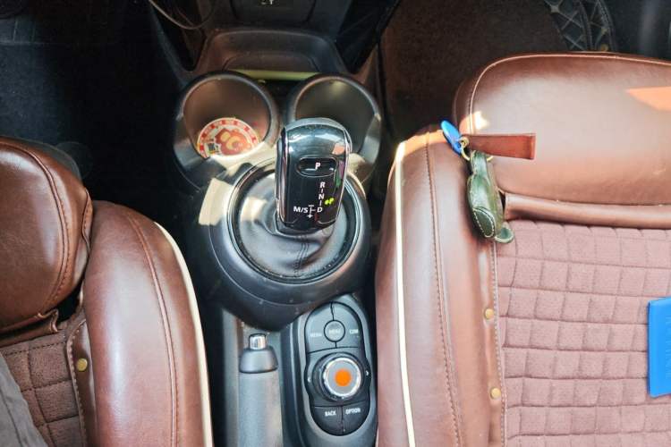 Used MINI 2018 1.5T COOPER Classic Edition Five-Door Version Gear Lever