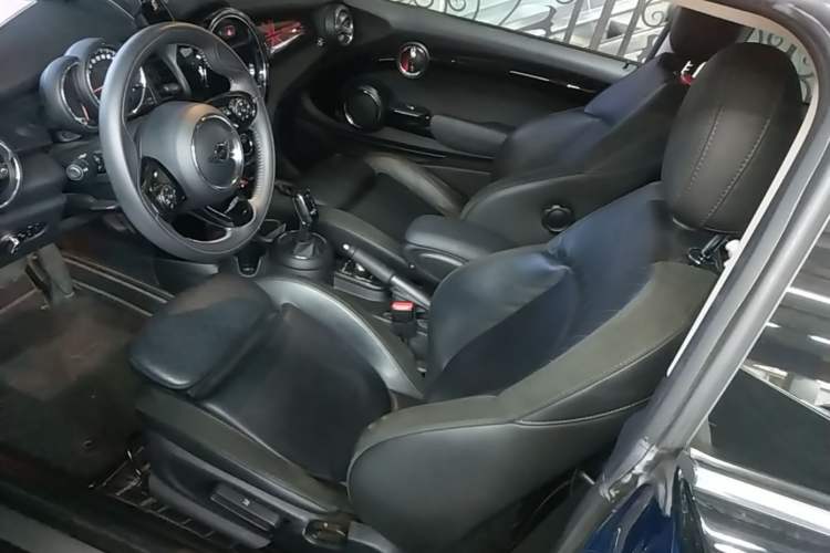 Used MINI 2018 1.5T COOPER Artist Left Front Seat
