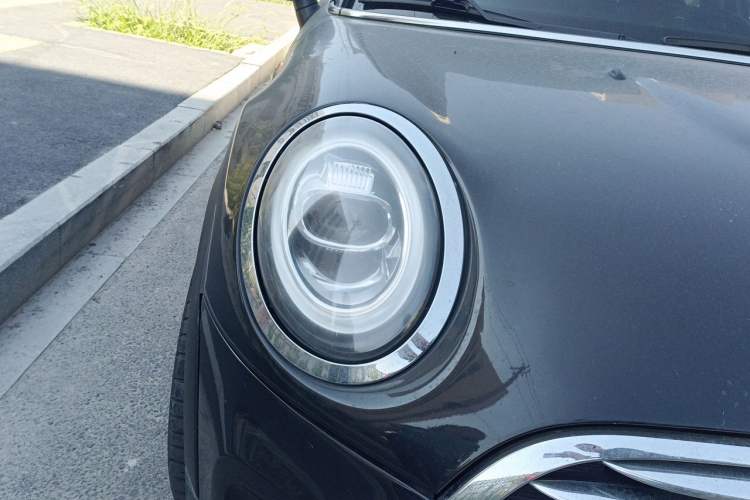 Used MINI 2018 1.5T ONE Five-Door Edition Right Front Headlight