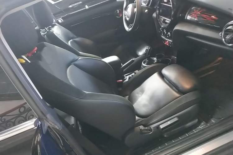 Used MINI 2018 1.5T COOPER Artist Right Front Seat