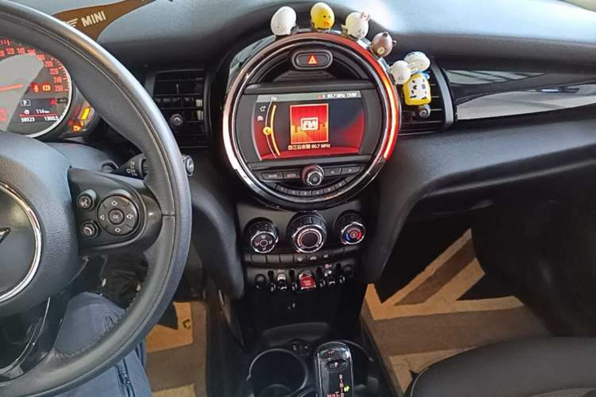 Used MINI 2018 1.5T ONE PLUS Five-Door Edition Audio And AC Panel