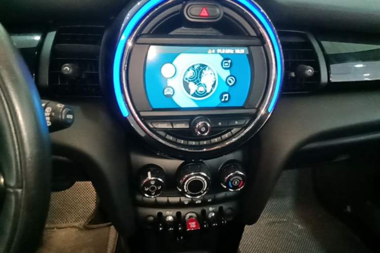 Used MINI 2018 1.5T ONE PLUS Five-Door Edition Audio And AC Panel