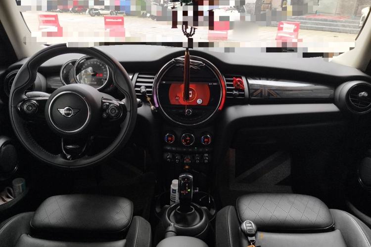 Used MINI 2018 1.5T COOPER Artist Five-Door Edition Center Console