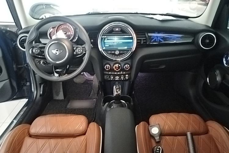 Used MINI 2018 1.5T COOPER Artist Five-Door Edition Center Console