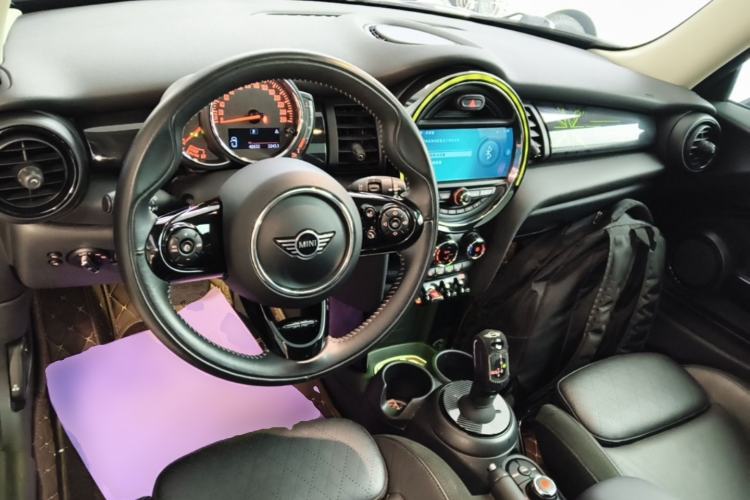 Used MINI 2018 1.5T COOPER Artist Center Console
