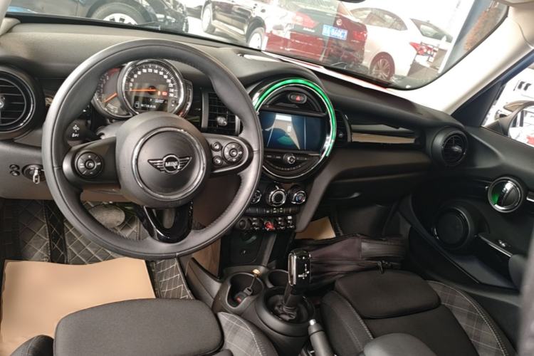 Used MINI 2018 1.5T COOPER Classic Edition Five-Door Version Center Console