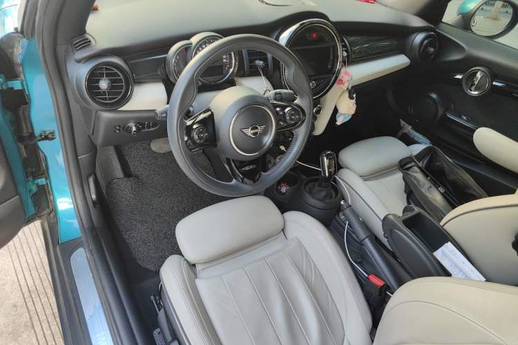 Used MINI 2018 1.5T COOPER CABRIO Artist Center Console