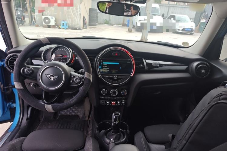 Used MINI 2018 1.5T COOPER Classic Edition Five-Door Version Center Console