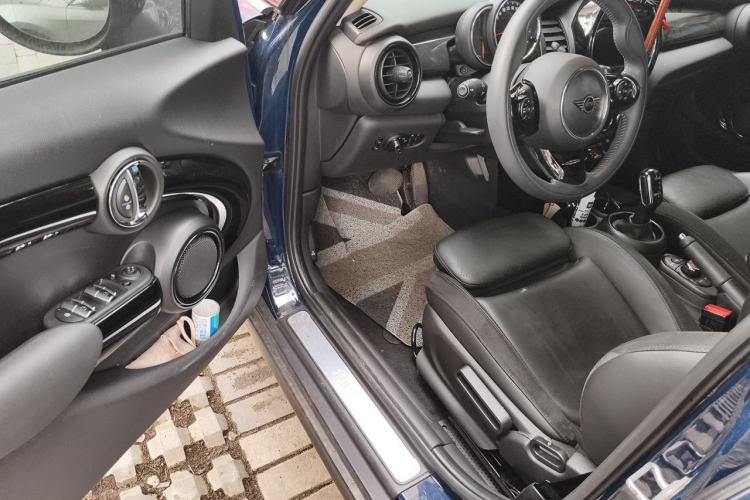 Used MINI 2018 1.5T COOPER Artist Five-Door Edition Driver Seat