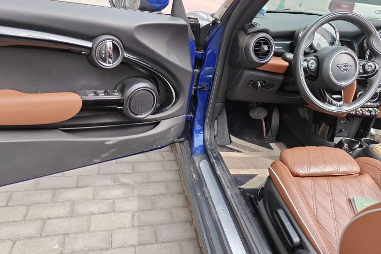Used MINI 2018 1.5T COOPER CABRIO Artist Driver Seat