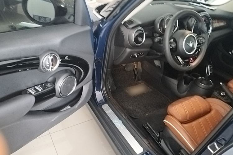 Used MINI 2018 1.5T COOPER Artist Five-Door Edition Driver Seat