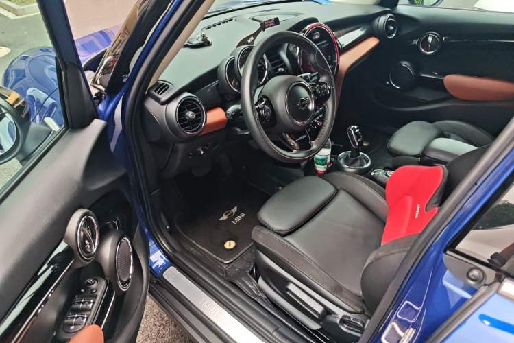Used MINI 2018 1.5T COOPER Artist Five-Door Edition Driver Seat