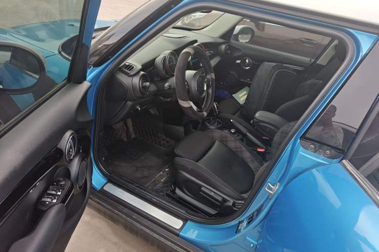 Used MINI 2018 1.5T COOPER Classic Edition Five-Door Version Driver Seat