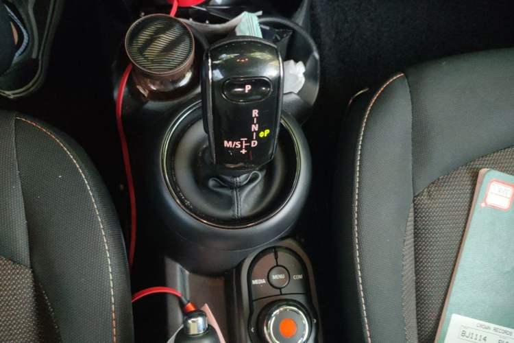 Used MINI 2018 1.5T ONE PLUS Gear Lever
