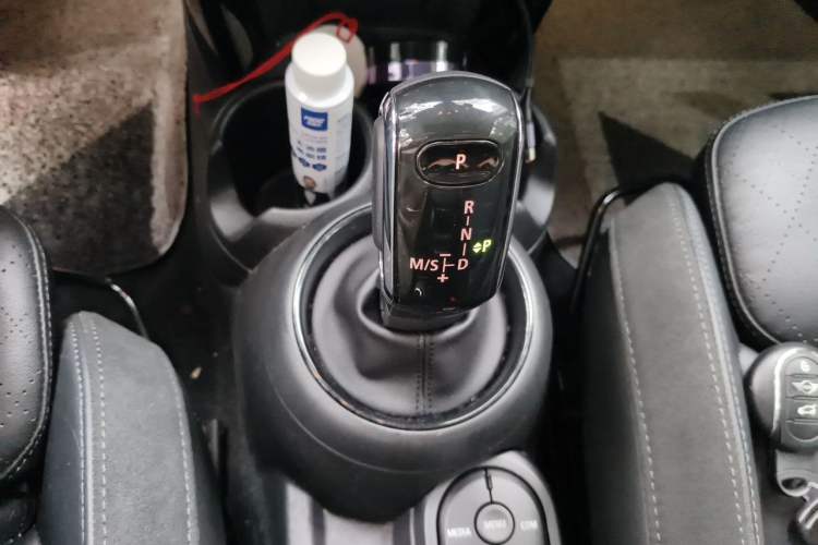 Used MINI 2018 1.5T COOPER Artist Five-Door Edition Gear Lever