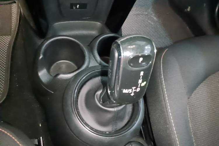 Used MINI 2018 1.5T ONE PLUS Five-Door Edition Gear Lever