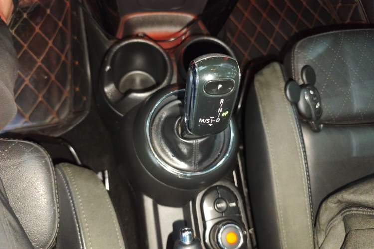 Used MINI 2018 1.5T COOPER Artist Gear Lever