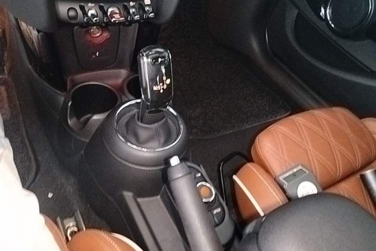 Used MINI 2018 1.5T COOPER Artist Five-Door Edition Gear Lever