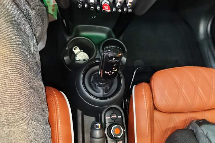 Used MINI 2018 1.5T COOPER CABRIO Artist Gear Lever