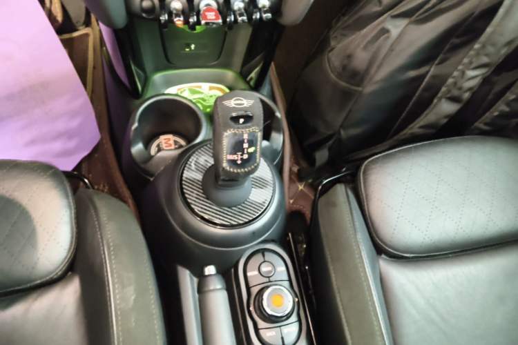 Used MINI 2018 1.5T COOPER Artist Gear Lever