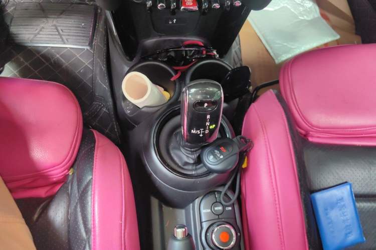 Used MINI 2018 1.5T COOPER Classic Edition Five-Door Version Gear Lever
